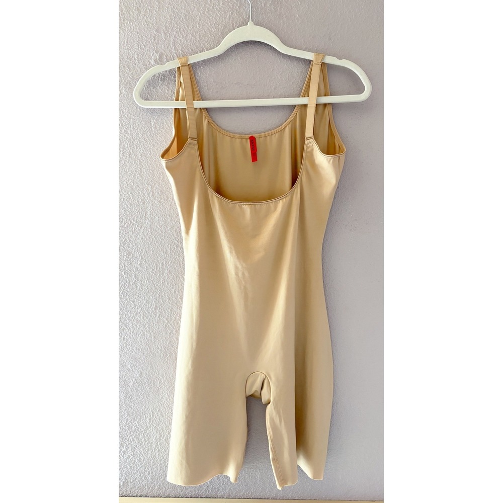 Spanx Womens XL Nude Mid Thigh‎ Bodysuit Shapewear Tummy Control